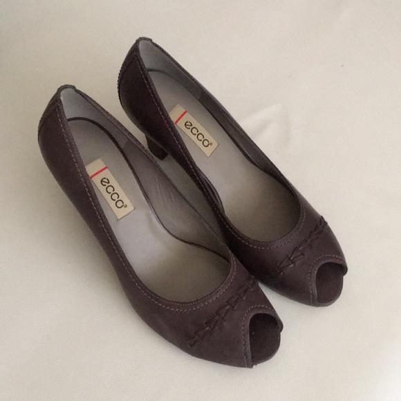 Ecco Peek-A-Boo Toe Heels - Picture 6 of 7